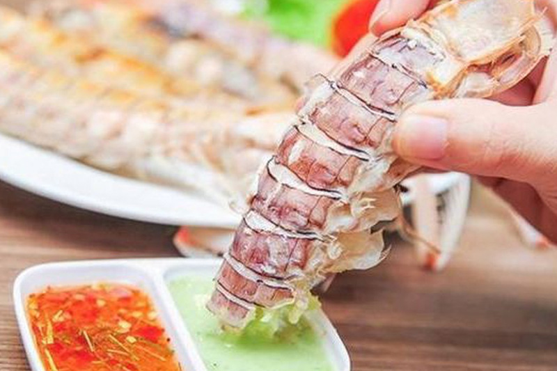 Tôm Tít Phú Quốc — Đặc Sản Biển Thịt Ngọt Chắc, Cách Chọn & Ăn Ngon Nhất 2 Tôm tít hấp sả Phú Quốc